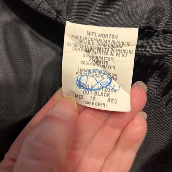 Boys Van Heusen. Size 16. Black blazer. - Picture 5 of 6